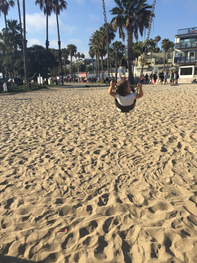 Schaukeln am Strand von Malibu.