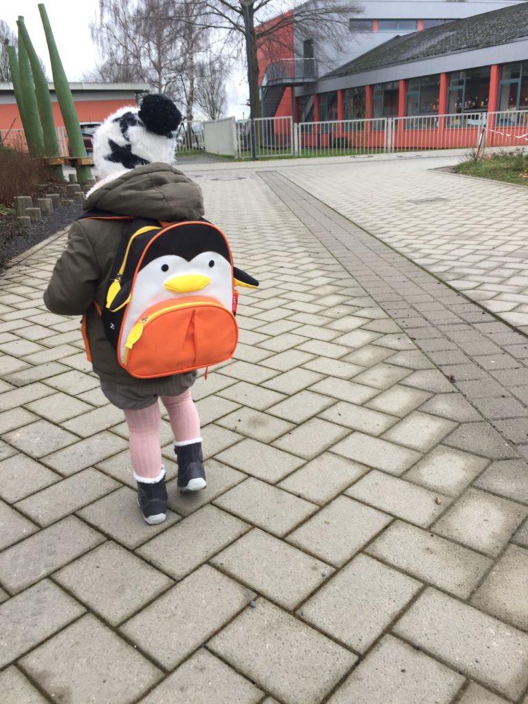 auf dem Weg nach Hause vom Kindergarten