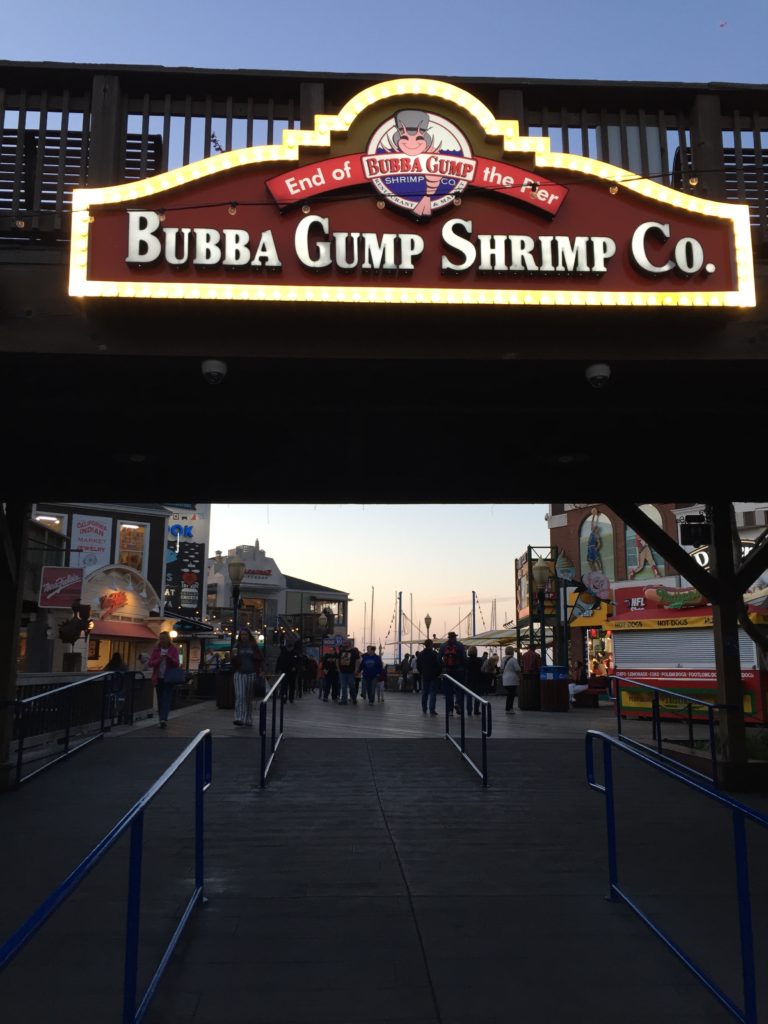 das berühmte bubba gump restaurant an pier 39