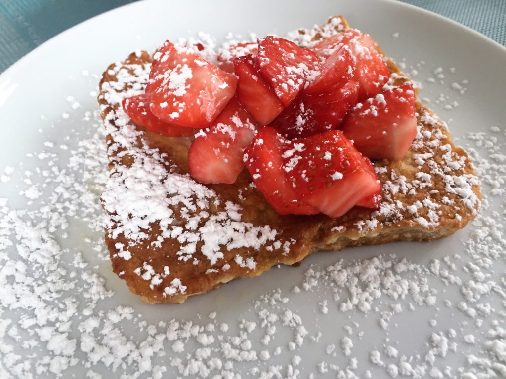 french toast mit erdbeeren