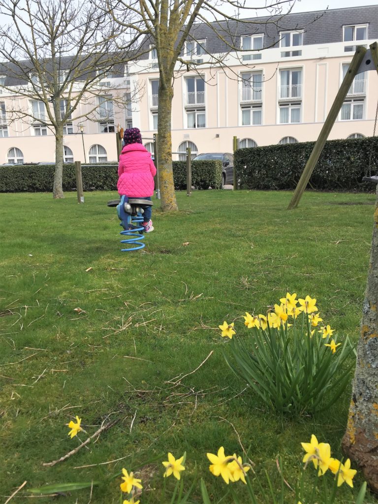 Badhotel Domburg: Park mit Spielplatz für die Kleinen