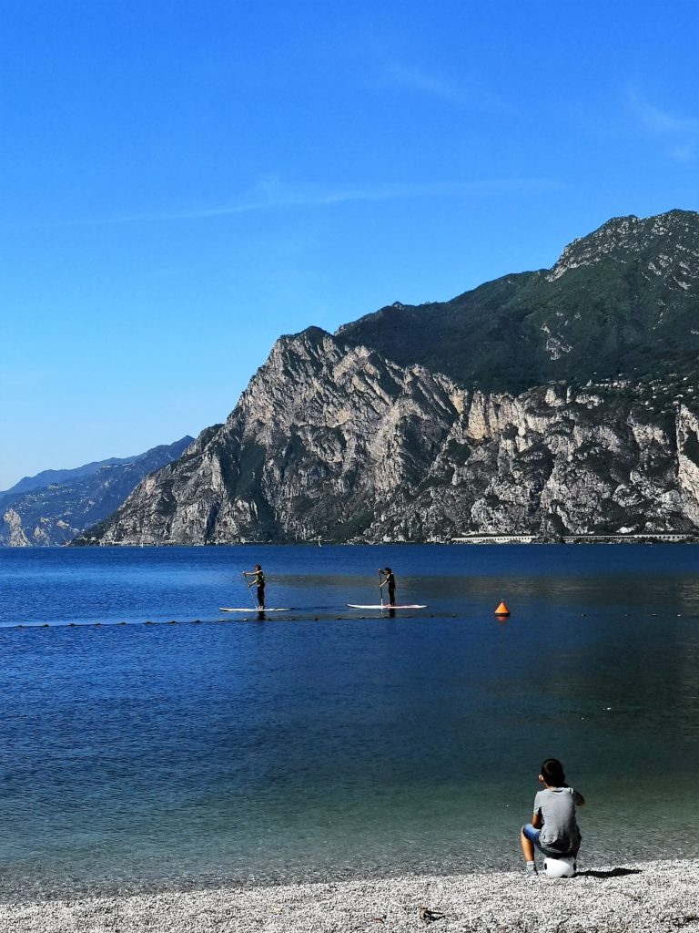 stand up paddling auf dem gardasee