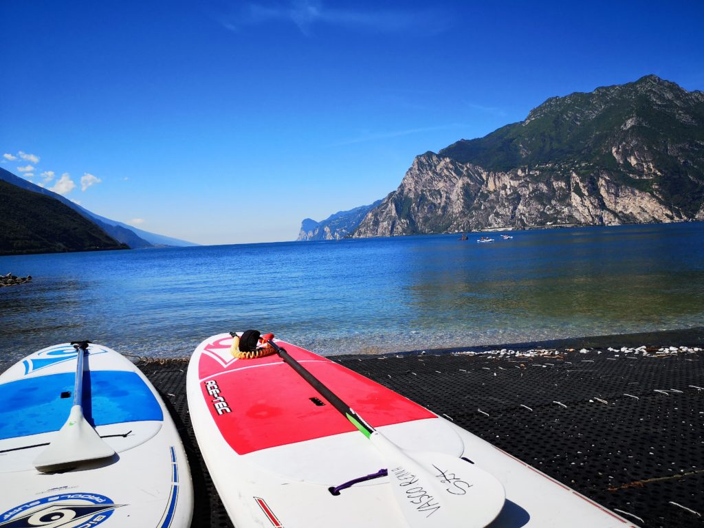 tolles erlebnis: sup auf dem garadsee