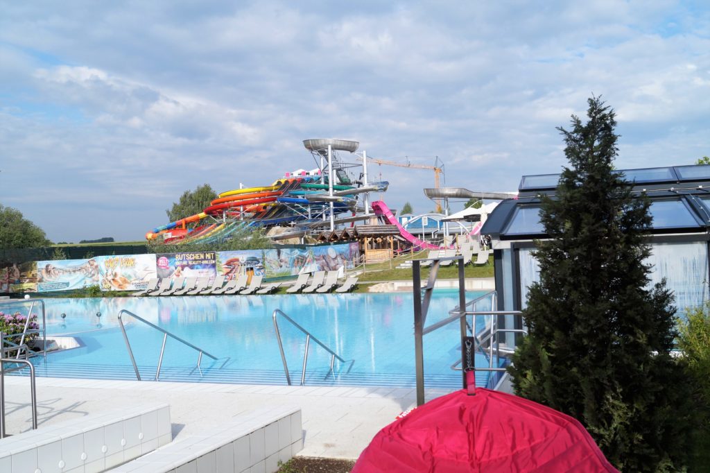 Rutschenspaß auch im Außenbreich der Therme Erding