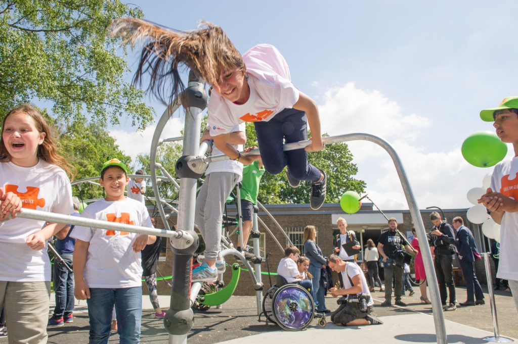 das Miteinander steht im Fokus auf einem inklusiven spielplatz