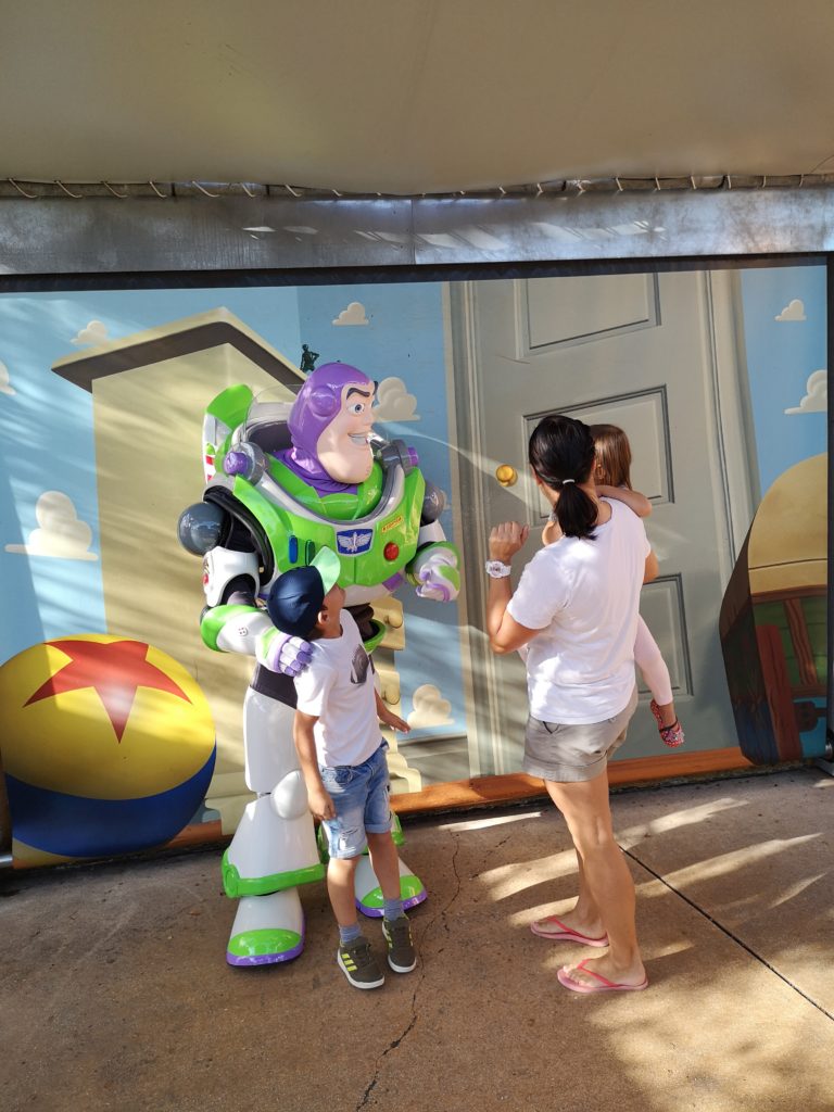 Ein Foto mit Buzz Lightyear von Toy Story