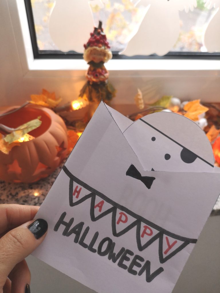 DIY für Halloween: Geister Einladungskarten