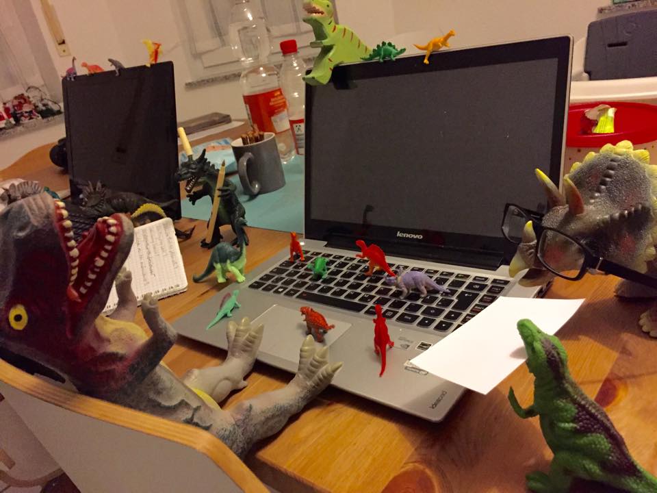 Dinovember: Die Dinos haben an den Laptops gearbeitet