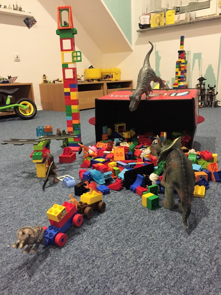 Dinovember: Die Dinos haben mit Lego gespielt