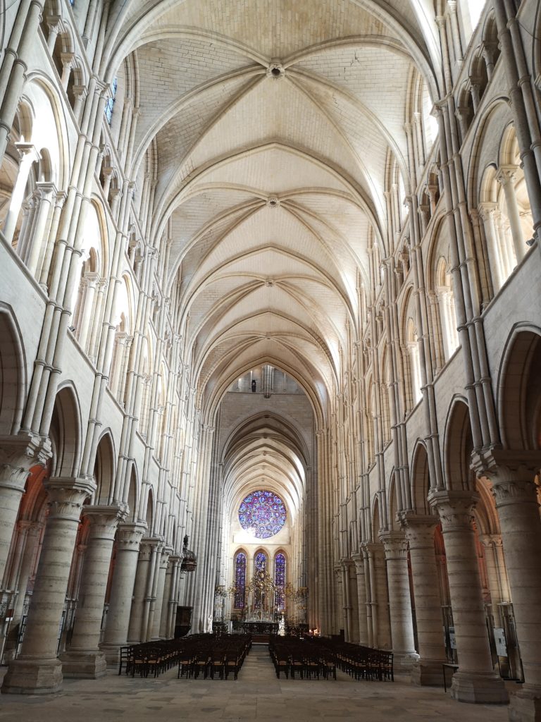 Innenansicht Kathedrale in Laon 