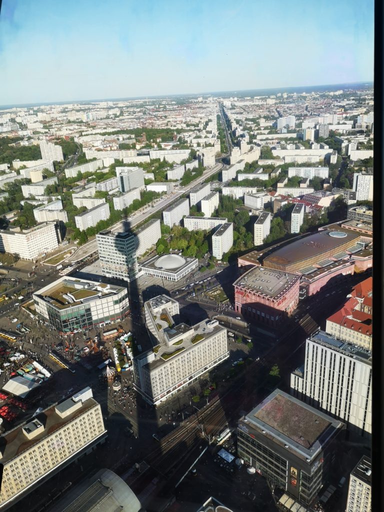 fantastischer blick über berlin: vom fernsehturm aus