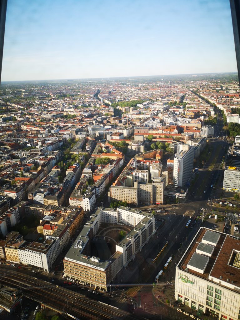 herrliche aussicht auf berlin vom fernsehturm aus