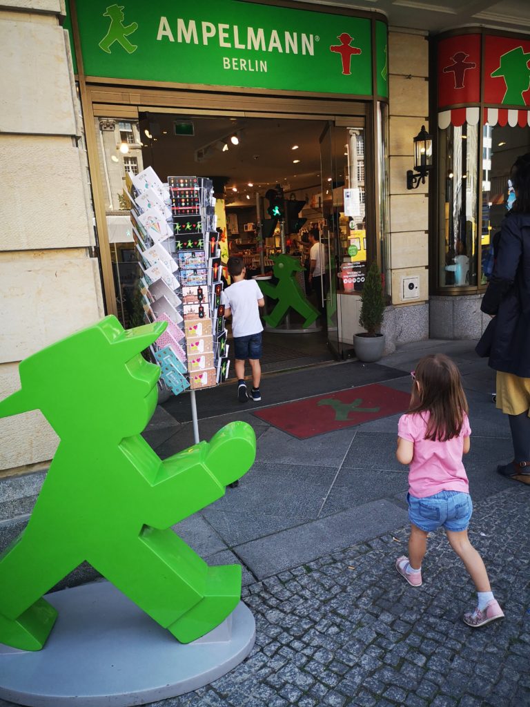 ein besuch lohnt sich im ampelmann flagship store