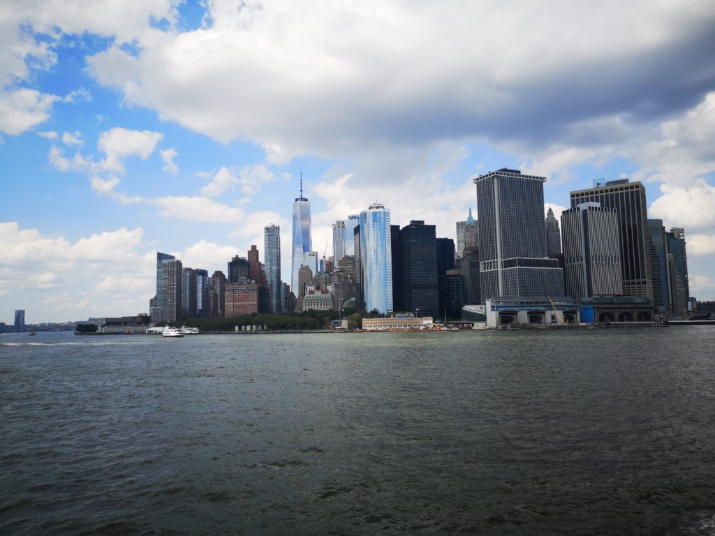 blick auf manhattan von der staten island ferry aus