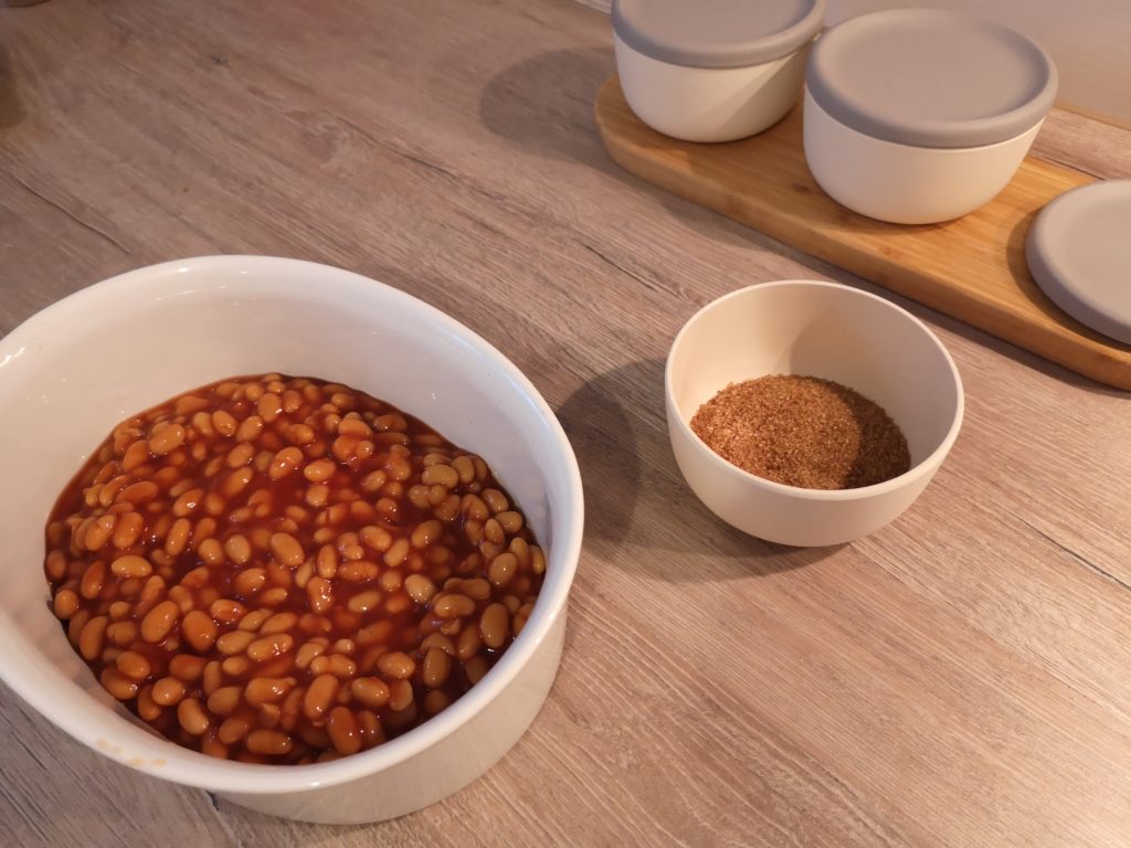 zu den baked beans gehört brauner zucker