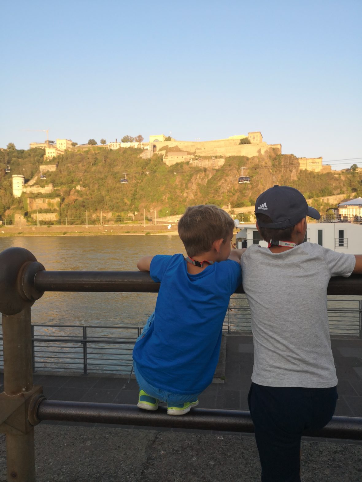 taschenlampenkonzert am deutschen eck in koblenz