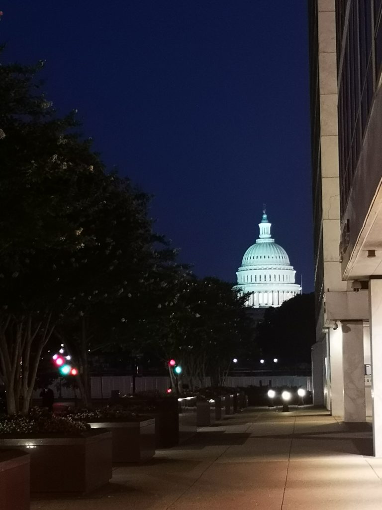 das capitol in washington am abend