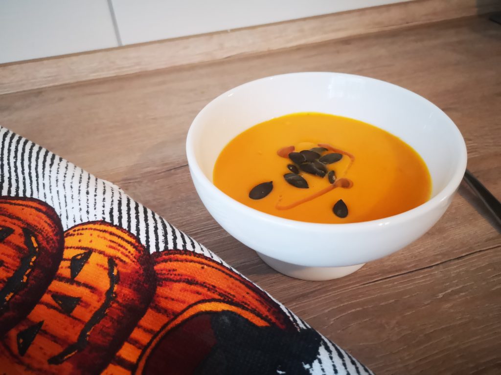 perfekt für den herbst: kürbiscremesuppe