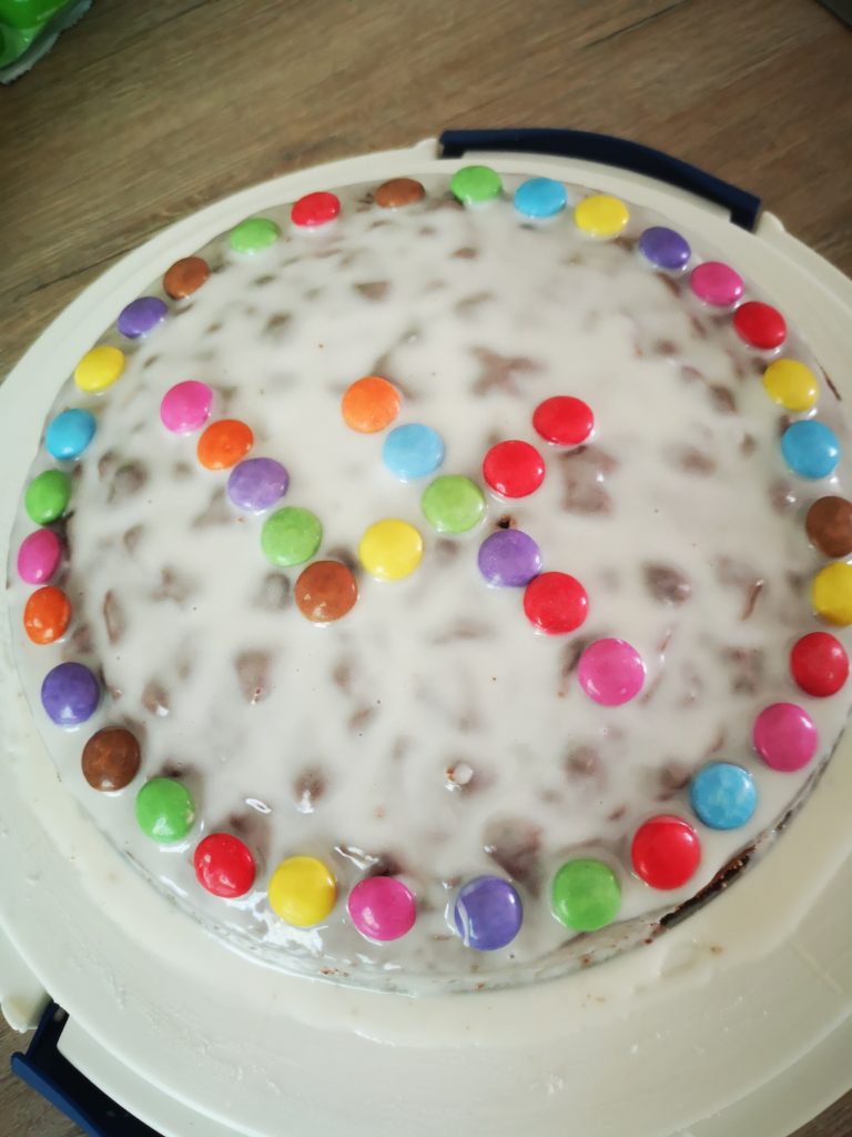 schokokuchen mit smarties zum vierten geburtstag