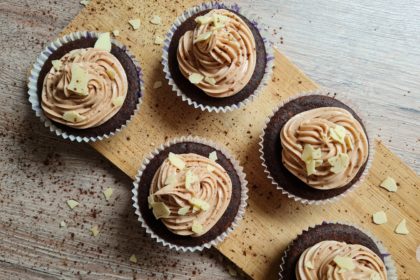 schokoladen cupcakes mit schokoladen frichkäse frosting