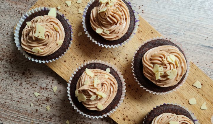 schokoladen cupcakes mit schokoladen frichkäse frosting