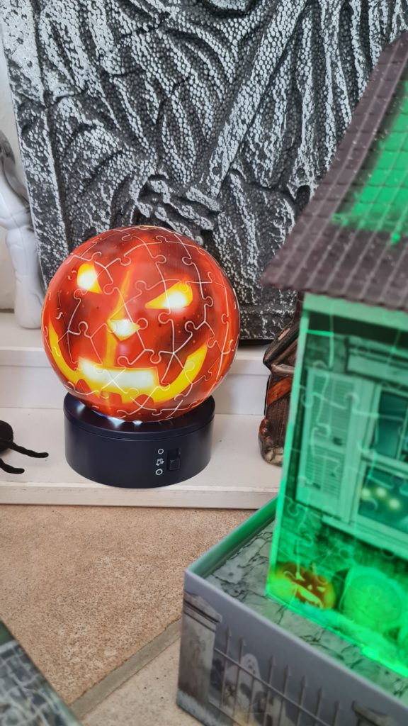 spiele und puzzle zu halloween: 3d kürbiskopf nachtlicht vom ravensburger verlag