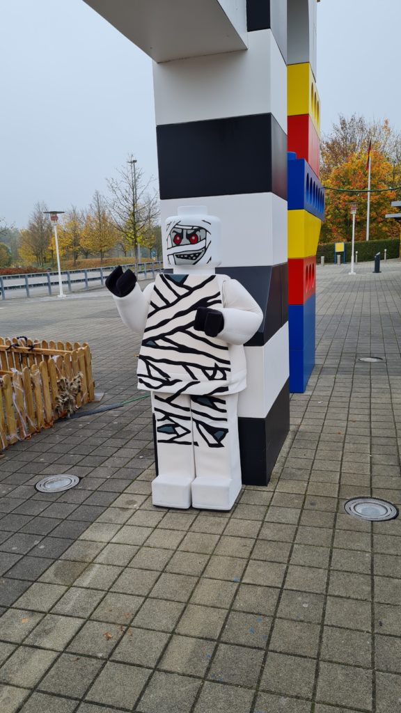 Skelett-Boy im Legoland Deutschland