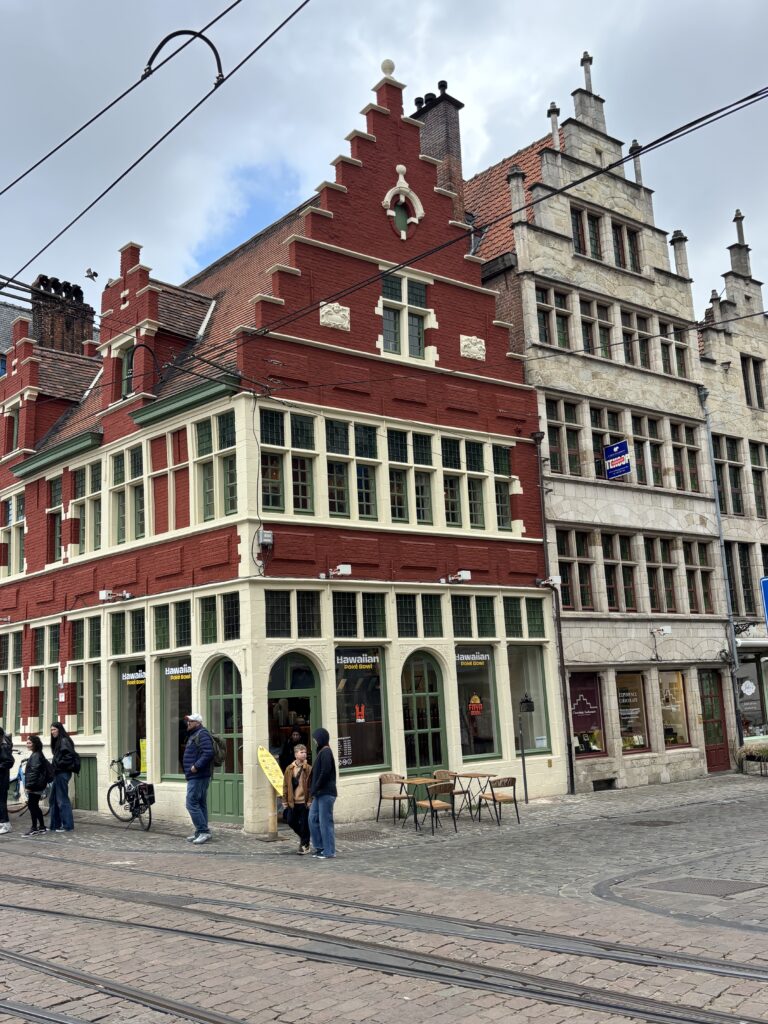 Zum Abendessen geht es zu Hawaiian Poké Bowl